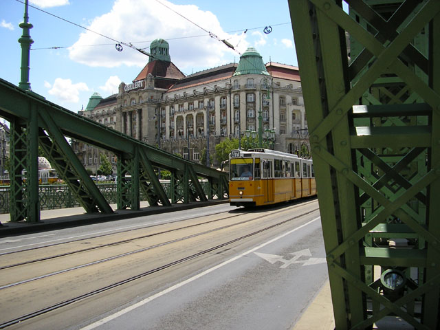 23 Budapešť, most Svobody (Szabadság hid), hotel Gellért, 05.07.11